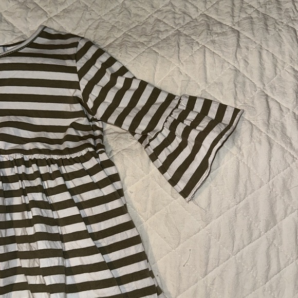 ADORABLE SWEETNESS Girls Size 5 Olive Green Stripe Tunic Shirt - Picture 2 of 7